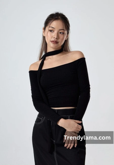 Posing for Fashion Shoots: The 12 Ultimate Poses, Techniques 12 Over-the-Shoulder View