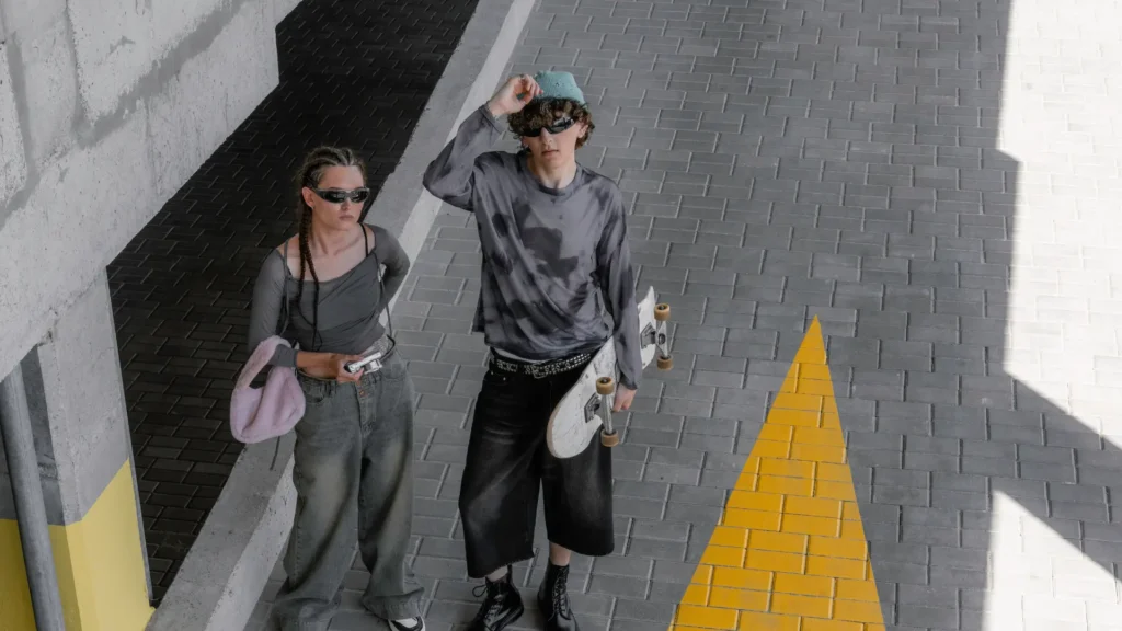 Essential Accessories to Perfect Your Y2K Outfits